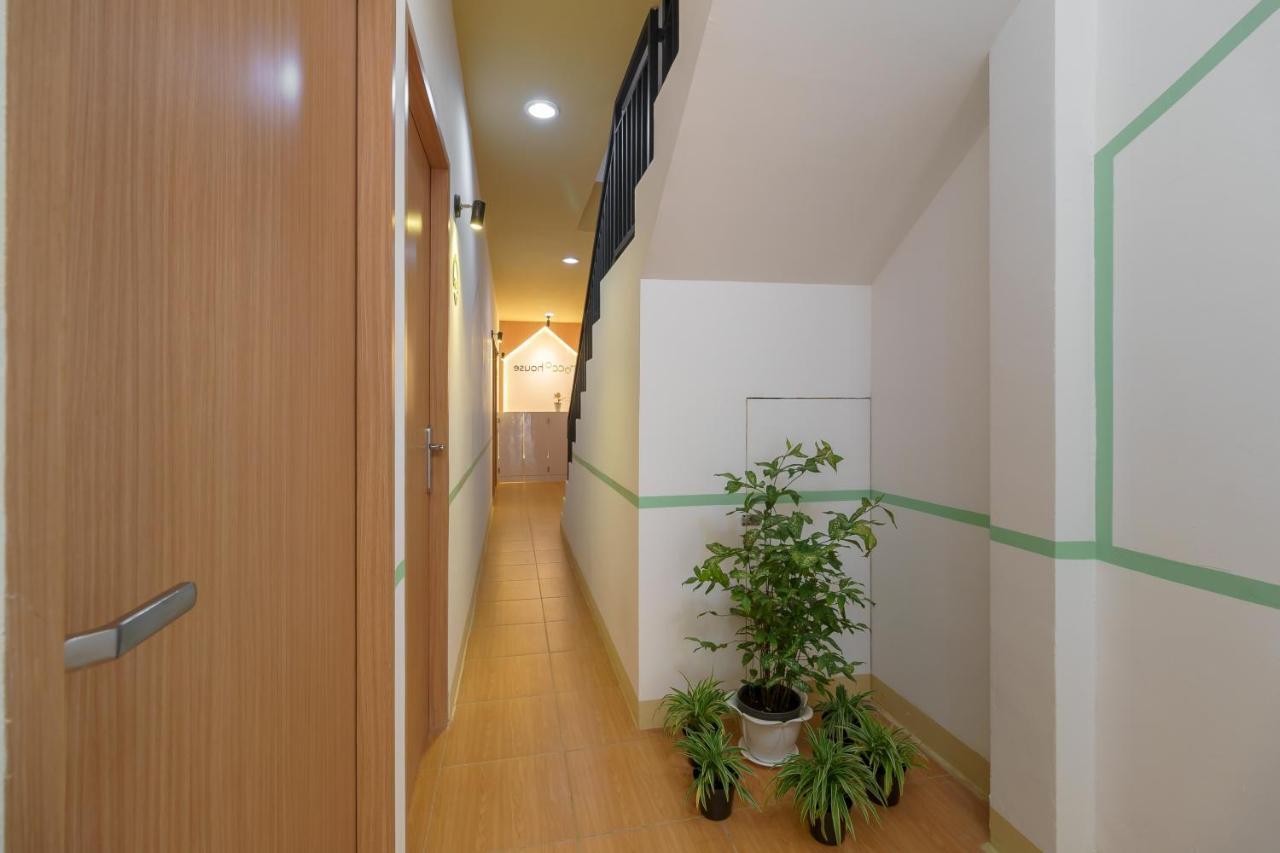 Hotel Reddoorz @ Taman Royal Tangerang Exterior foto
